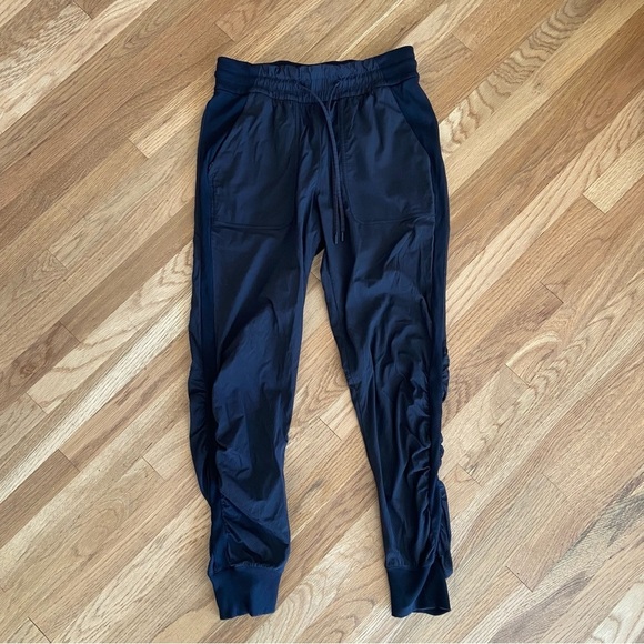 Lululemon Beyond the Studio 7/8 Jogger black size 6 - Picture 5 of 10